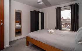 Central Apartment In Belfast City Centre - Sleeps 5 People